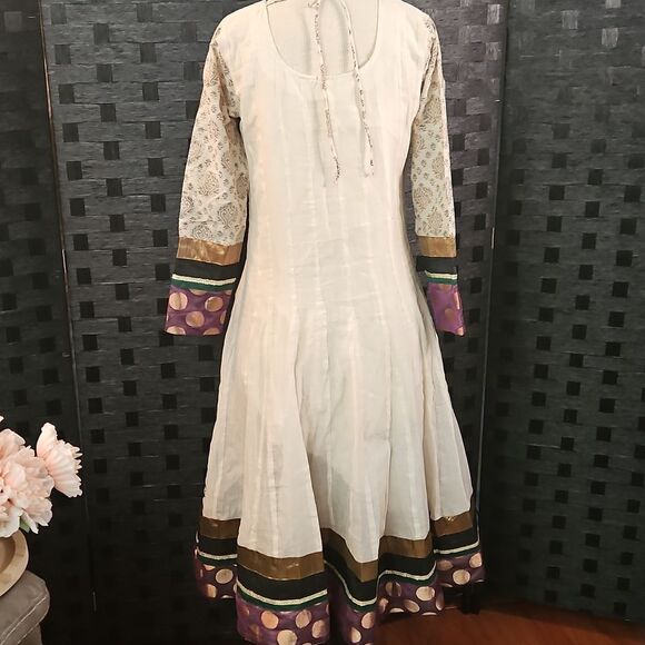 Elegant Indian Wedding Anarkali Cream and Purple Embroidered Dress Size Medium - Picture 7 of 11